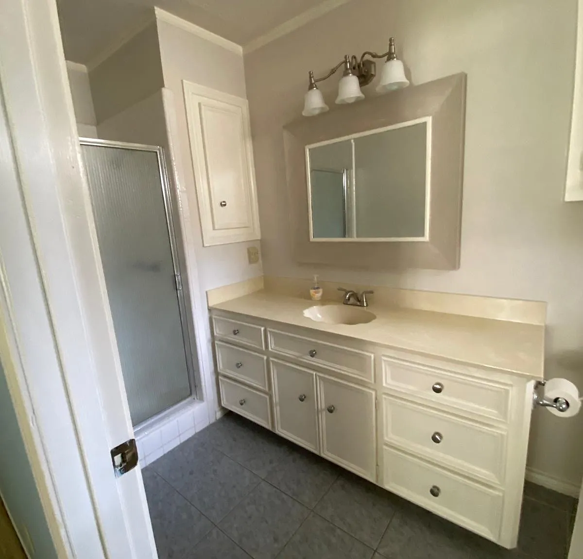 4 bed, 2140 sqft, $1,999 — Photo 2