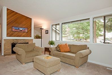 Spacious living room