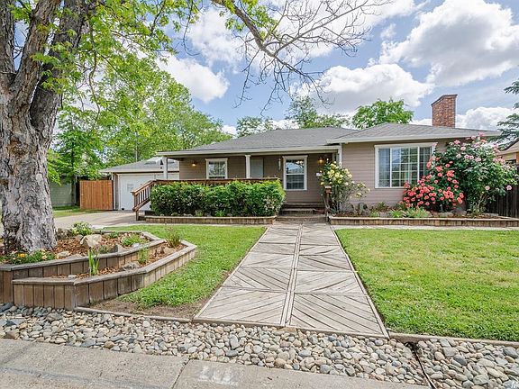 2nd image of 2412 Parkwood Dr