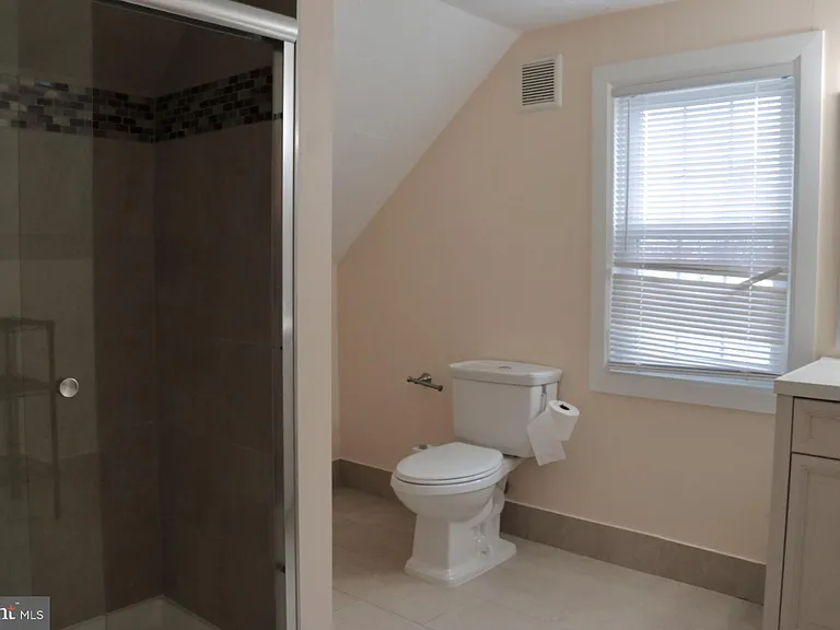 102 E Main St — Photo 20