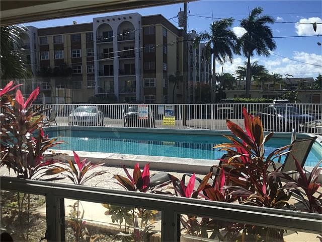 1st image of 412 Sunset Dr #3
