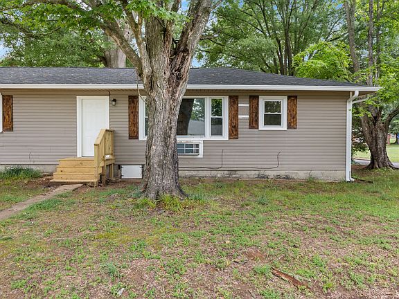 3rd image of 1100 Beckham Ave #B
