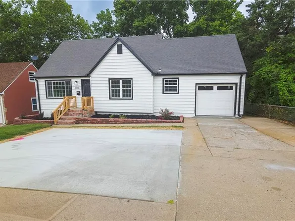 3908 W 75th St, Prairie Village, KS 66208