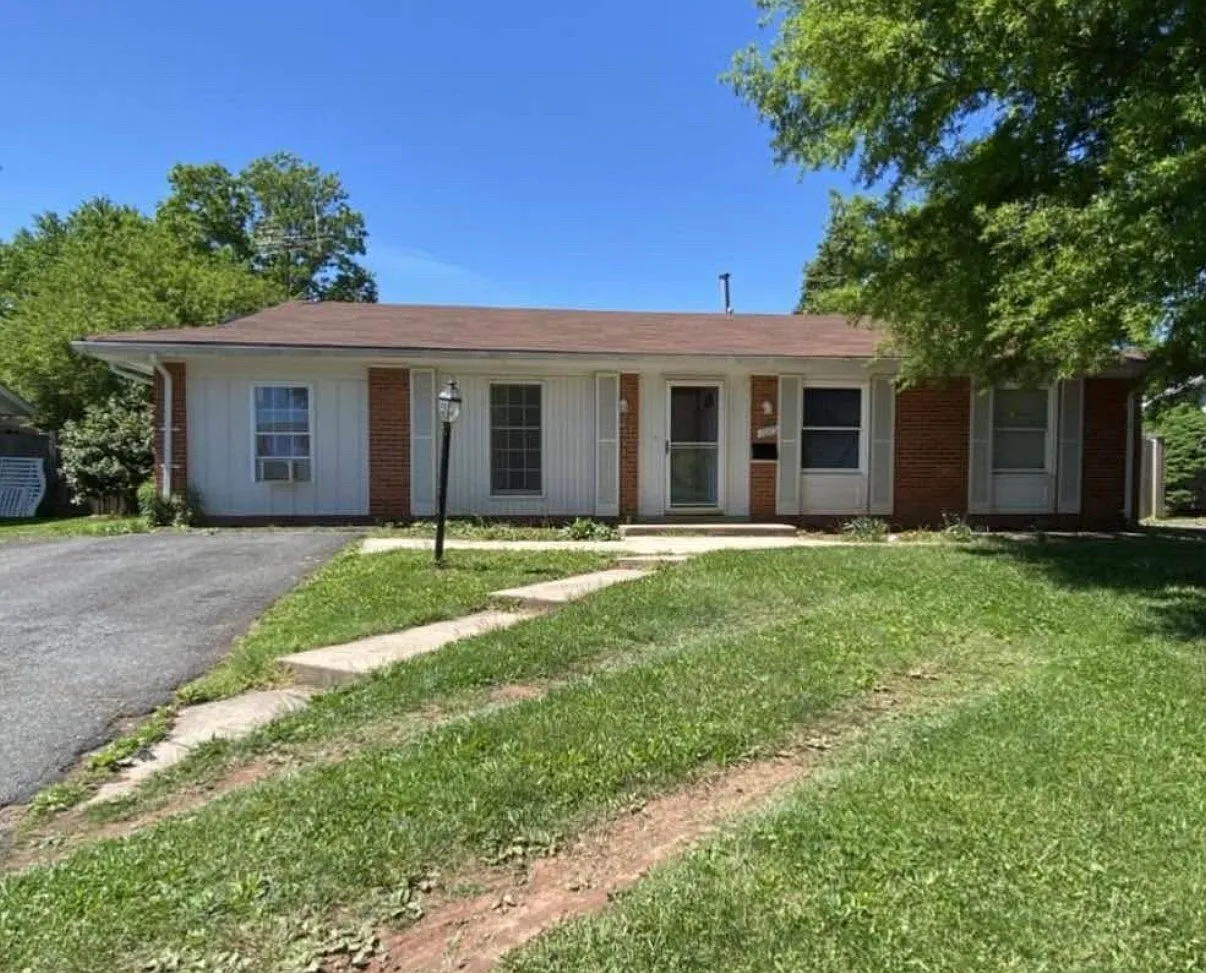 7 bed, 2407 sqft, $4,600 — Photo 1