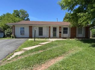1025 S Hoga Rd, Sterling, VA 20164