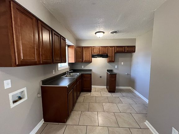3rd image of 4088 Montana St