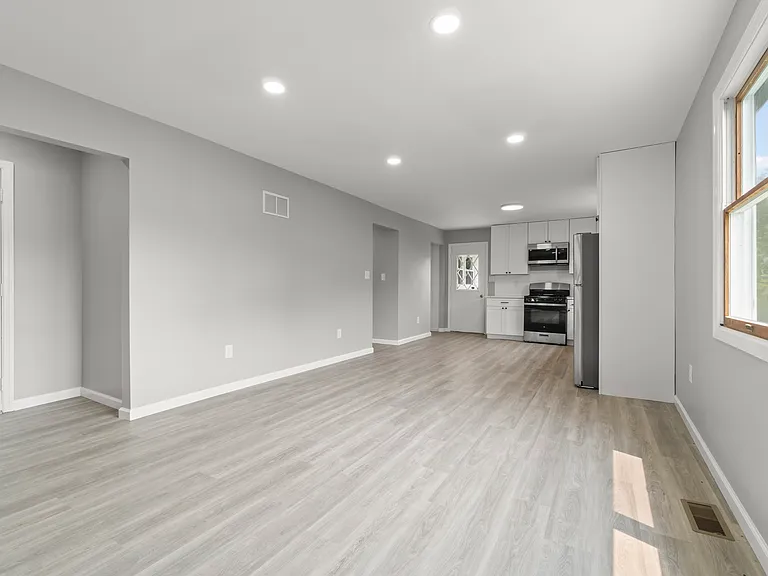 615 Fairmount Dr — Photo 12