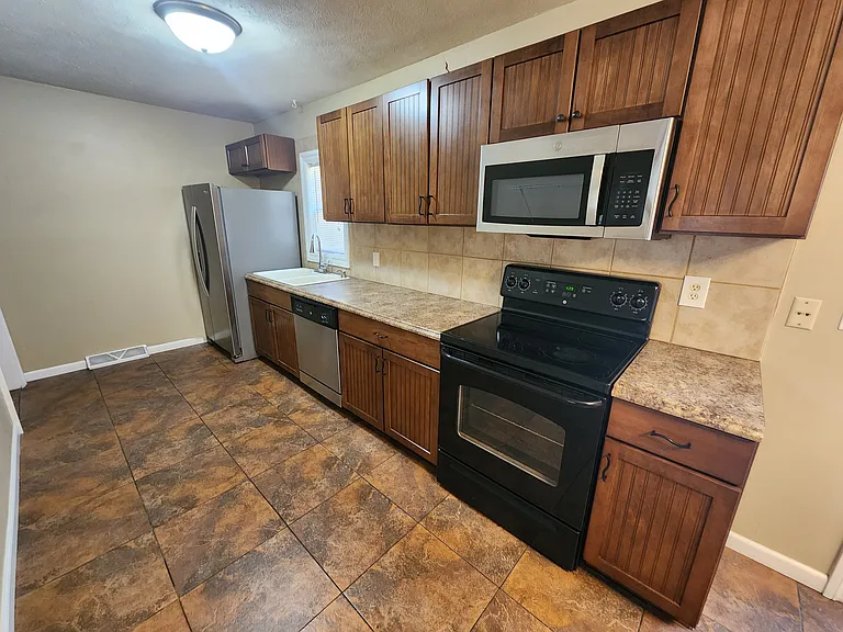 506 N Fern Ave — Photo 5
