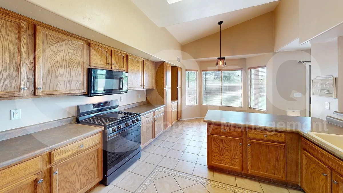 5 bed, 3.0 bath, 2908 sqft, $2,800 — Photo 4