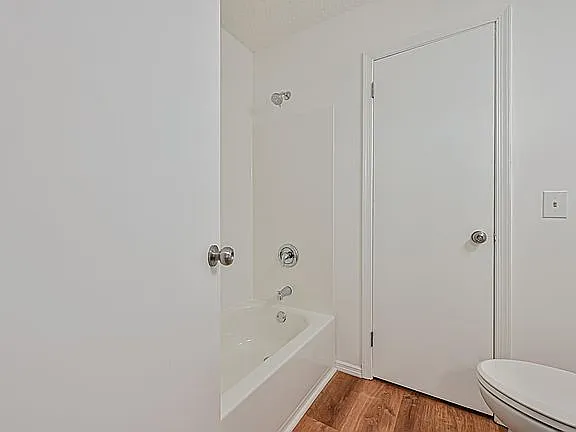 Full Jack & Jill Bathroom