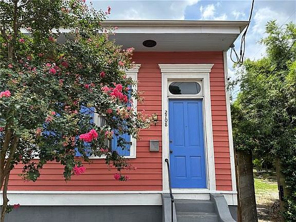 2nd image of 2708 Urquhart St
