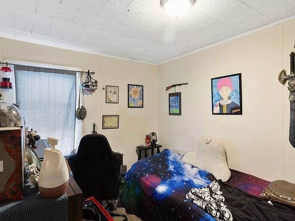 4th image of 1382 N Washington Ave