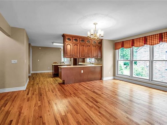 4th image of 378 Woodland Dr