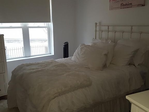 4th image of 681 1/2 W Wrightwood Ave APT 2W