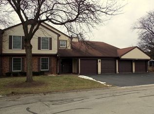 54 Plymouth Ct APT 201C, Naperville, IL 60565