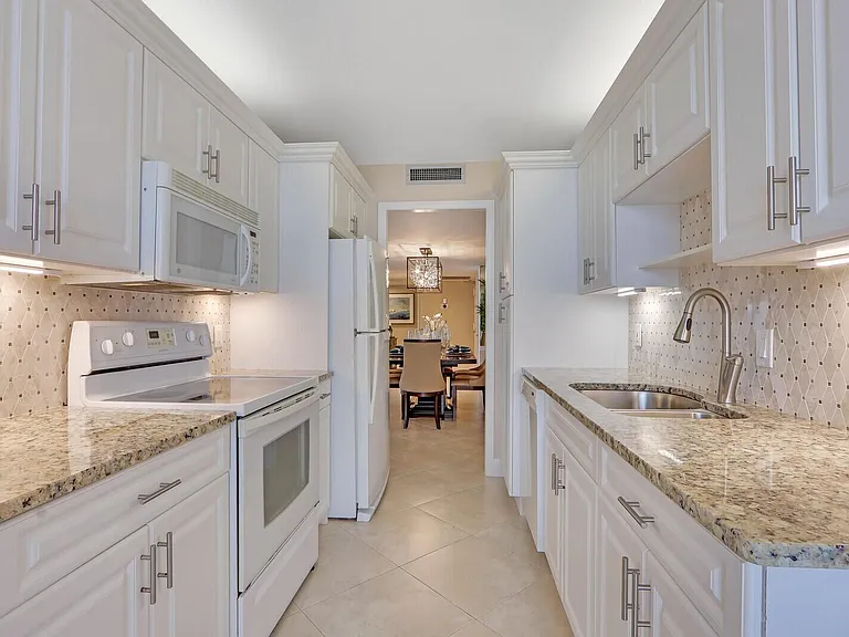 4200 N Ocean Dr #2-802 — Photo 17