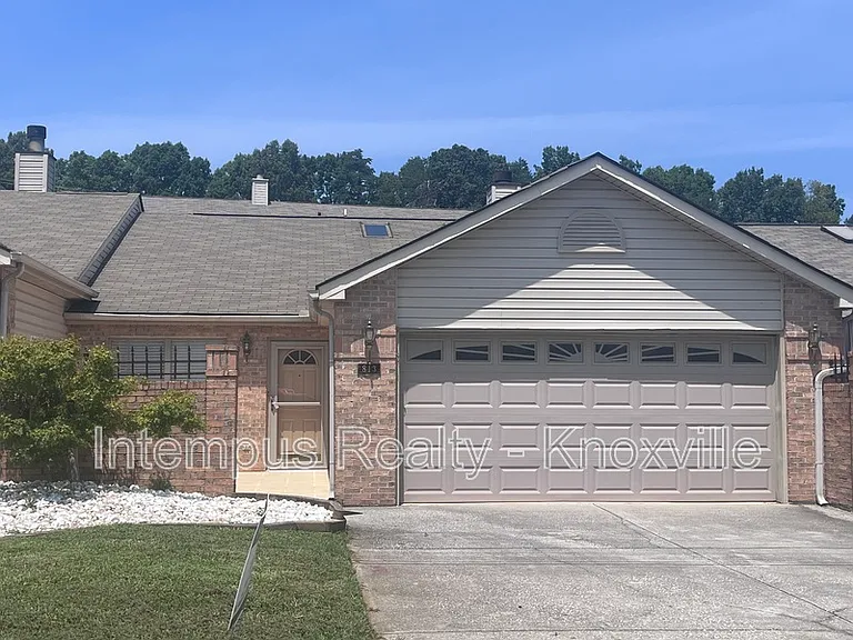 813 Villaview Way — Photo 1