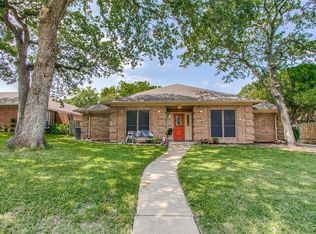 7601 Woodhaven Dr, North Richland Hills, TX 76182