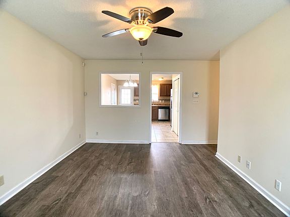 4th image of 1046 Waterford Cir