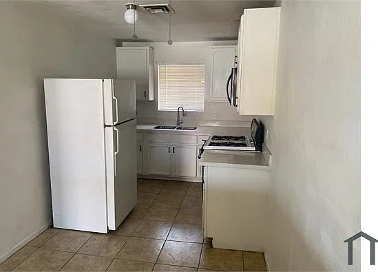 2 bed, 900 sqft, $1,400 — Photo 3