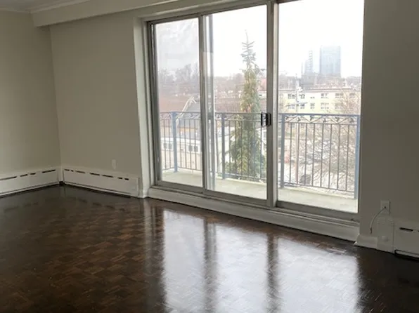 2 Superior Ave, Toronto, ON