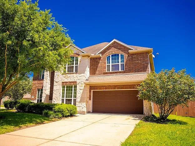 10007 Shire Green Ln — Photo 1