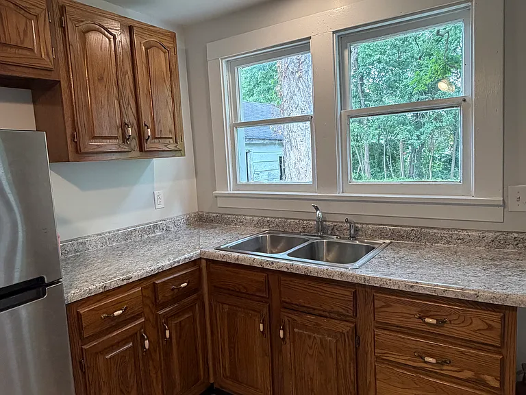 258 Saint Andrews Ave — Photo 5