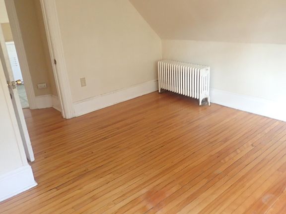 5th image of 453 Glen St APT 9
