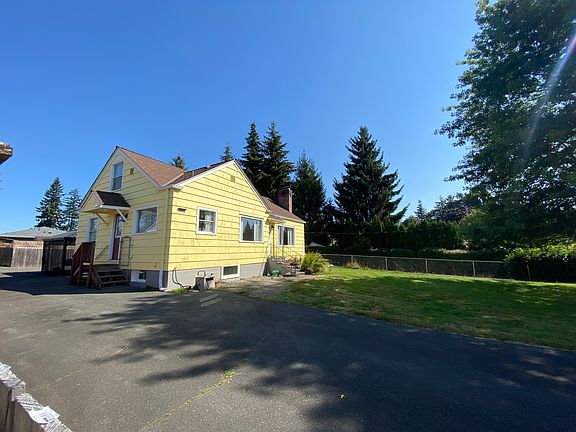 Side--ample parking