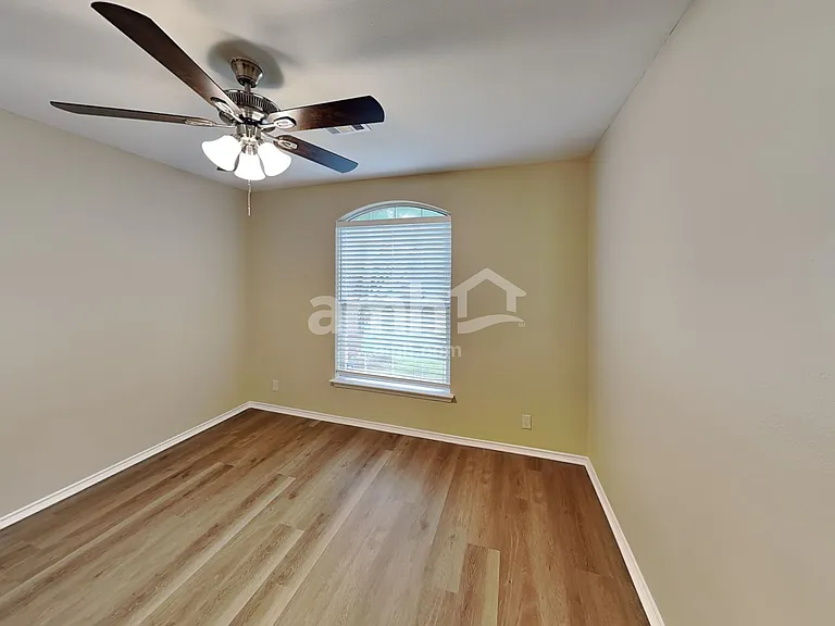15243 Kamary Ln — Photo 11