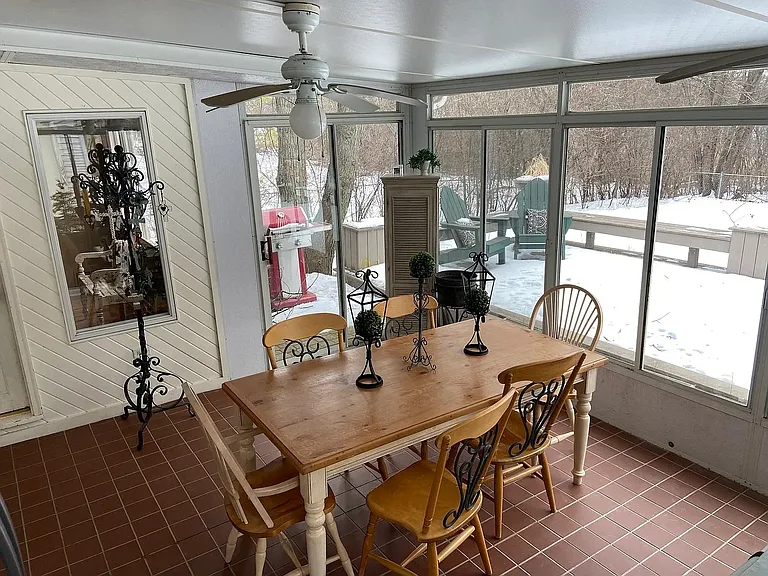 1073 W Elm St — Photo 16