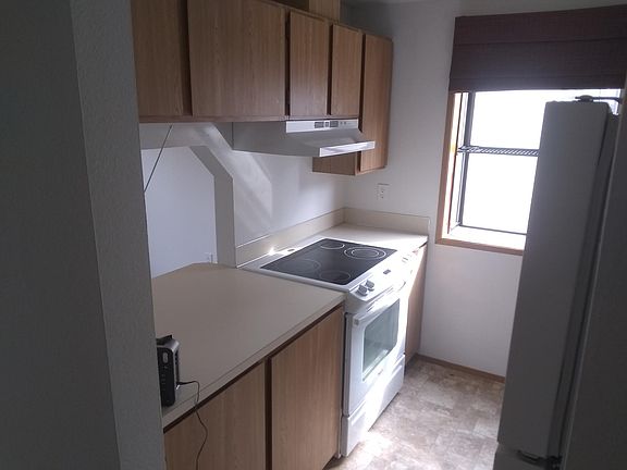 4th image of 437 Healy Ave S #3