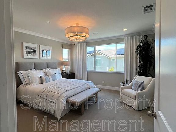 4th image of 809 Cosmos Dr