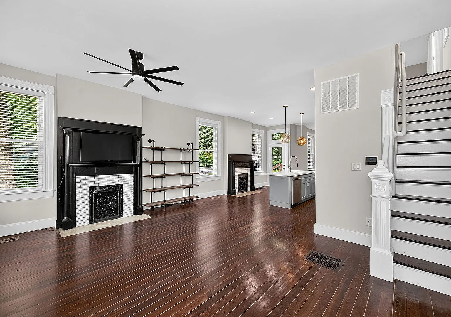 Northside- Charming 4 Bed 3.5 Bath — Photo 3