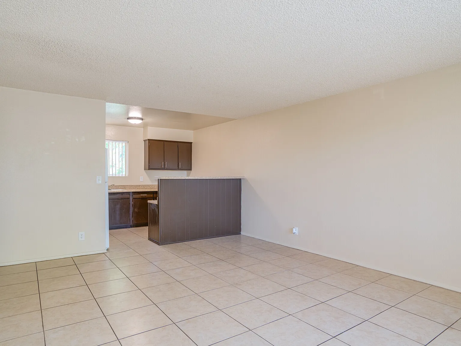2 bed, 900 sqft, $1,200 — Photo 2