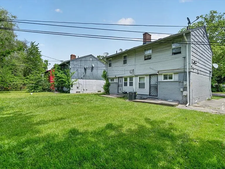 8123 Manor St — Photo 21