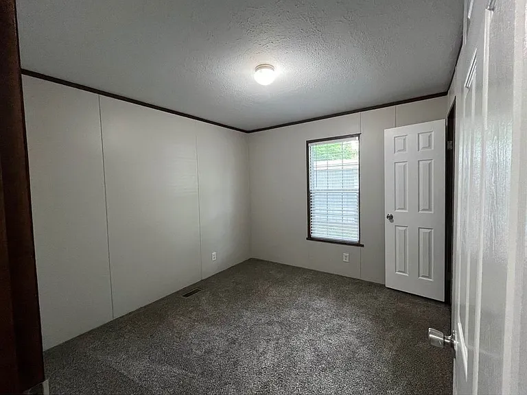 Lakeview Terrace — Photo 32