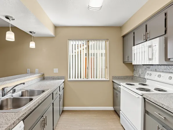 Redwood Cove Apartments