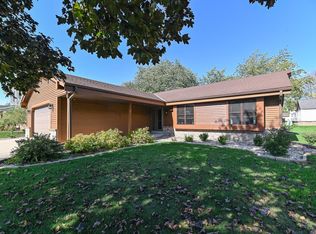 16240 W Allison Ln, New Berlin, WI 53151