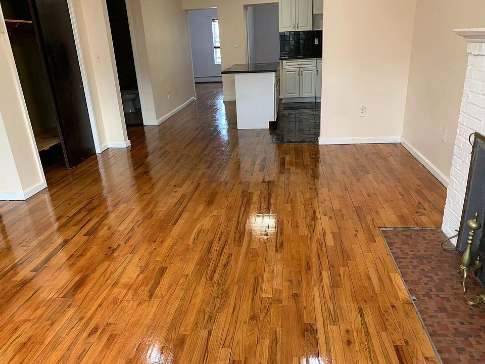 1st image of 16015 84th Ave Floor 1