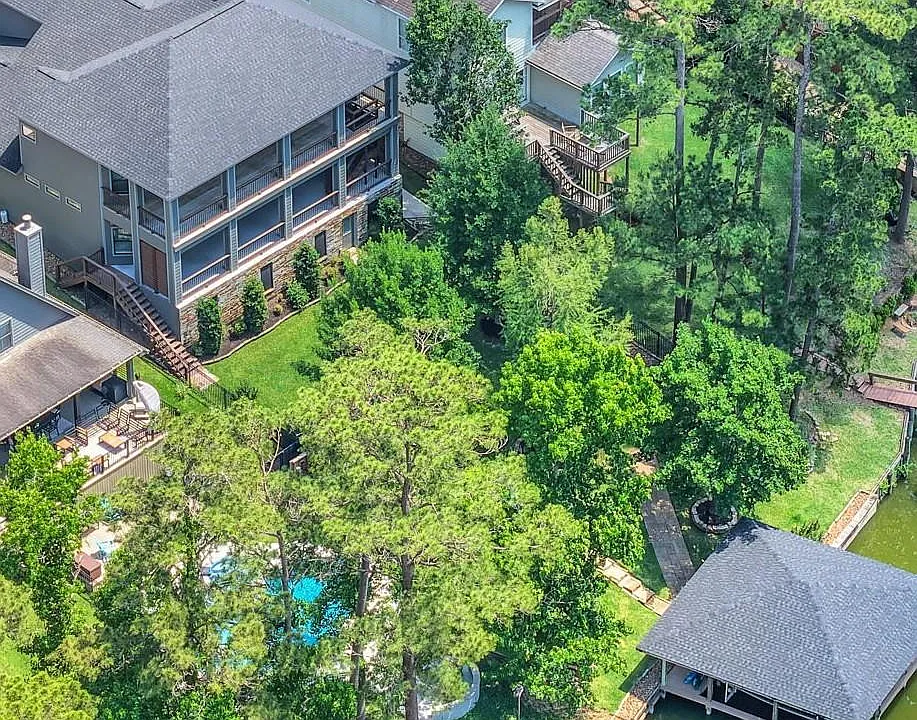 270 Lake Grove Dr