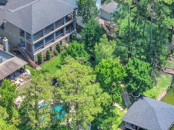 270 Lake Grove Dr, Coldspring, TX 77331
