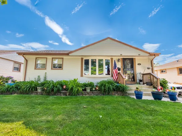 2376 Magnolia St, Des Plaines, IL 60018