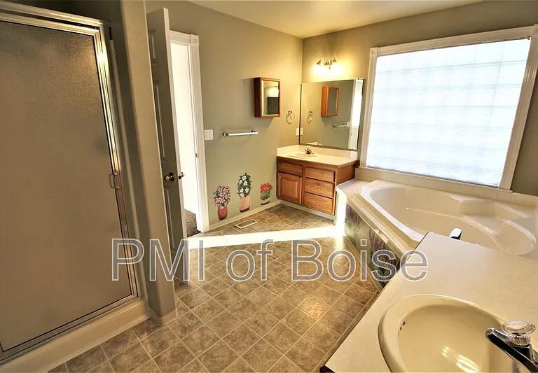 716 Kimberly Ct — Photo 19