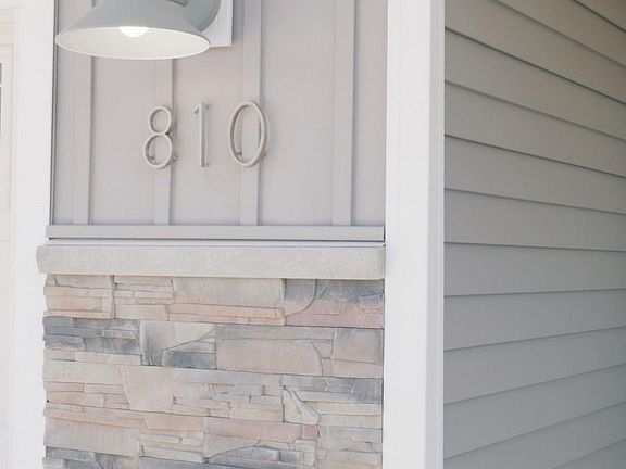 2nd image of 810 Parkside Ln