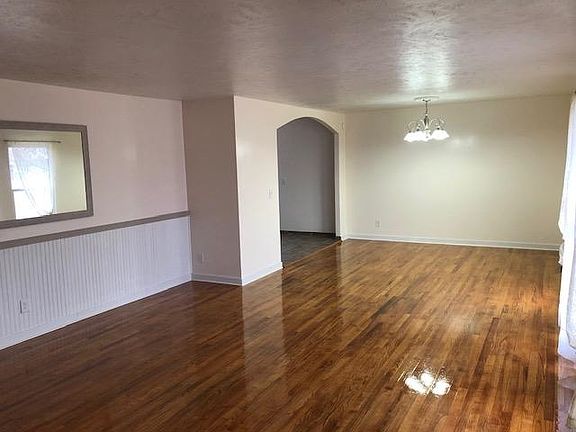 2nd image of 28855 Frank Ct