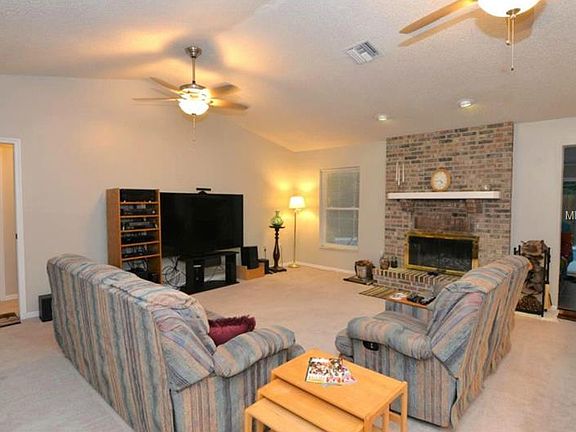 5th image of 1040 Yellow Rose Dr