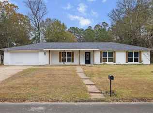 702 S Honeysuckle Dr, White Oak, TX 75693