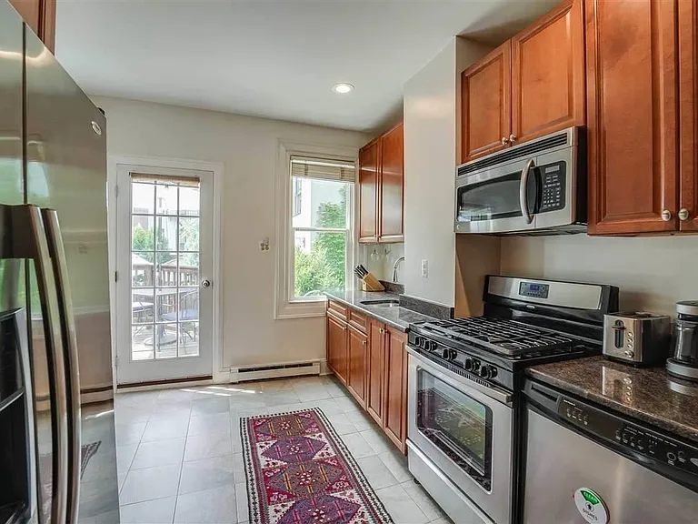138 Garden St — Photo 5