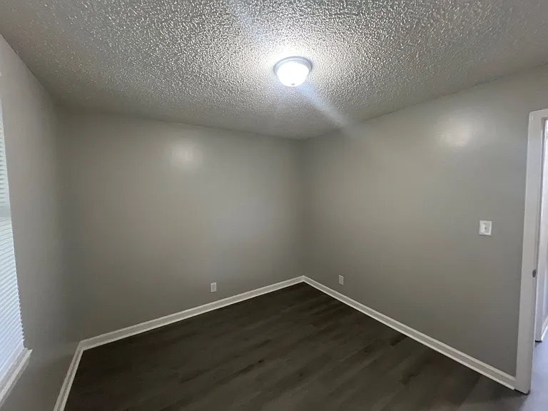 217 Greenleaf Cir — Photo 7